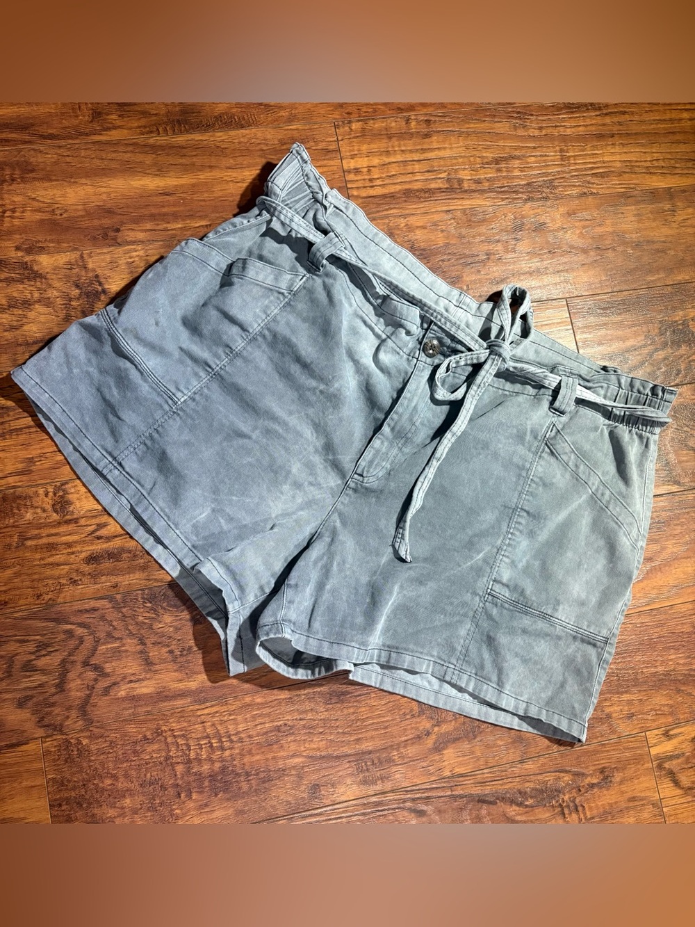 Old Navy women’s size XXL shorts with tie belt